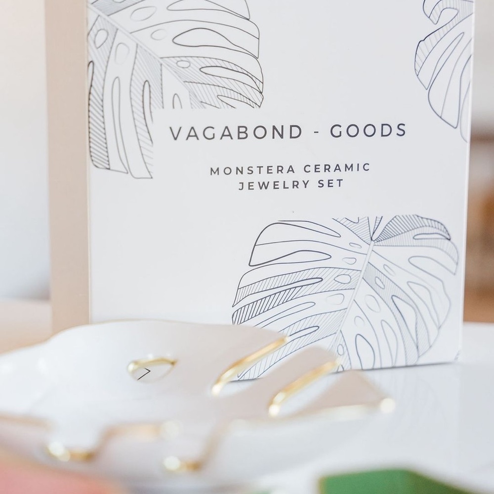 Monstera ceramic 3 pcs jewelry set @beachly brand new